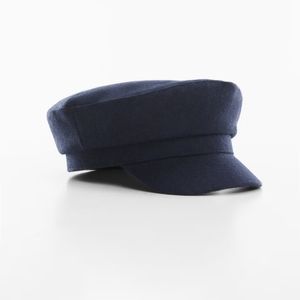Wool baker cap. Wool mix fabric. Beret-style. With a visor. Inner lining.